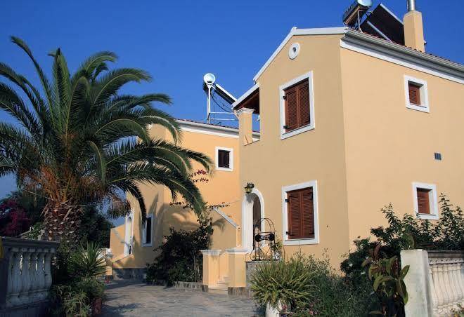 Villa helen's apartments
