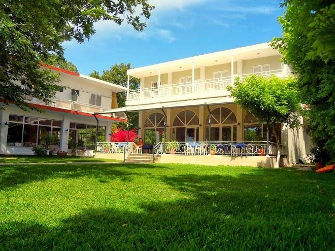 Avra beach hotel