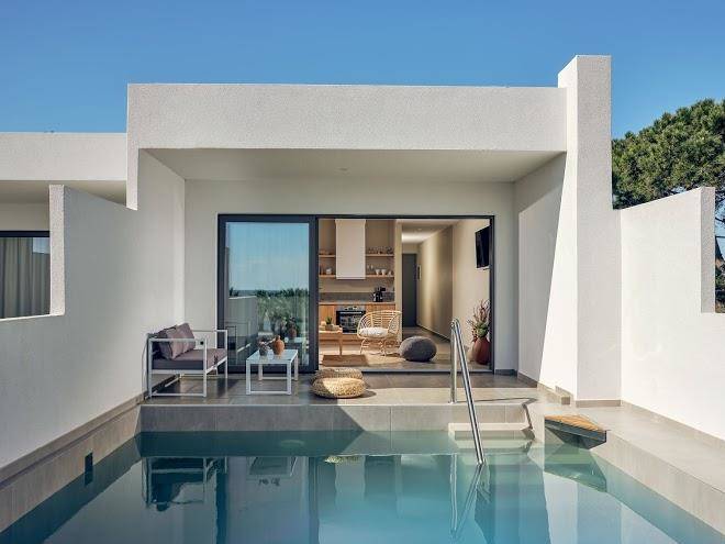 Oceanis luxury suites