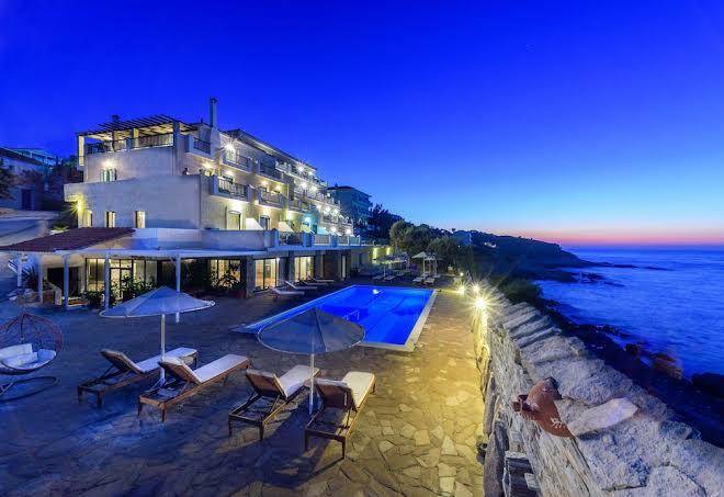Cavos bay hotel & studios