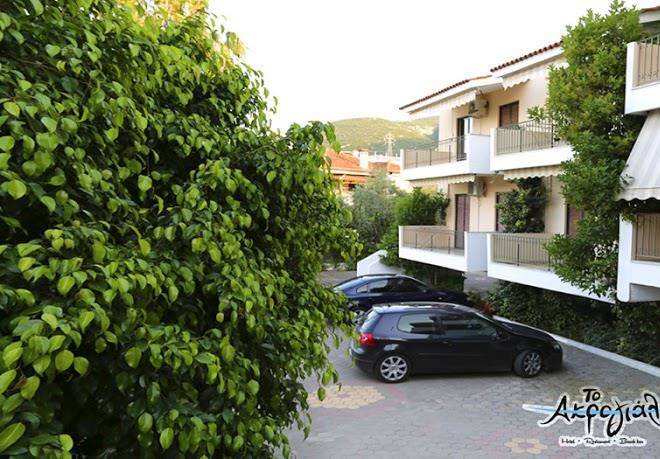 Akrogiali hotel restaurant beach bar