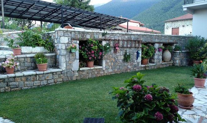 Artemis traditional hotel
