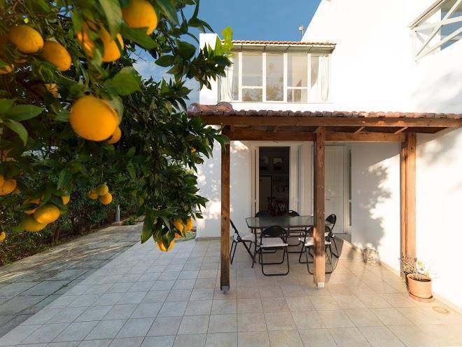 Holiday home next to orange tree orchard 185 sq m