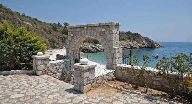 Lalloudes hotel mani