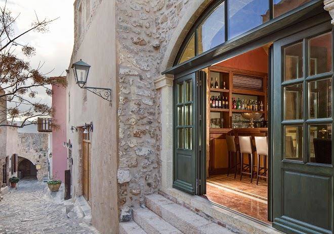Moni emvasis luxury suites