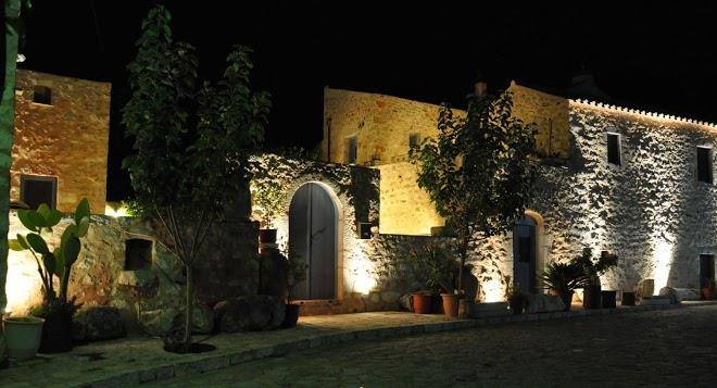 Traditional hotel petrounis