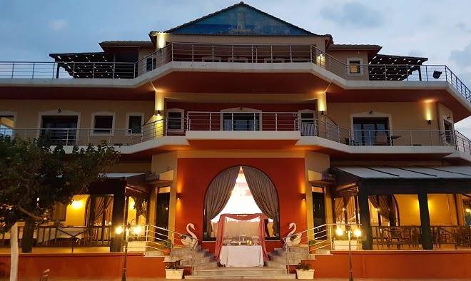 Faros Luxury Suites & Restaurant Image