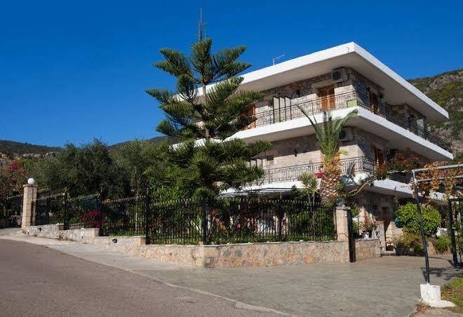 Paradeisos