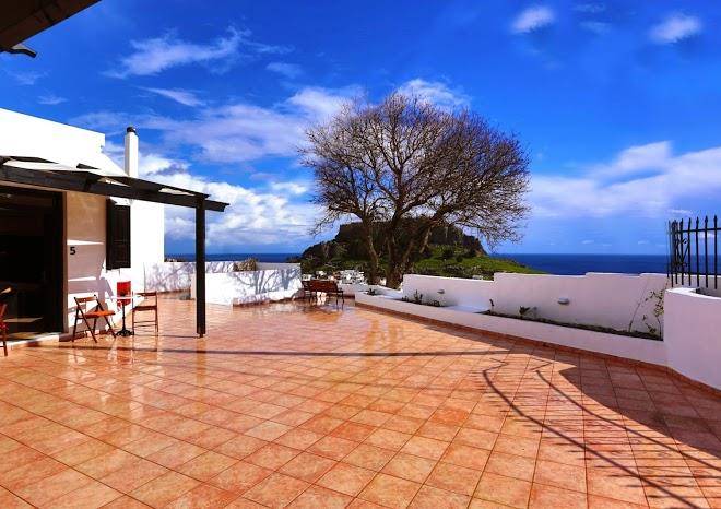 Little lindos sea view studios