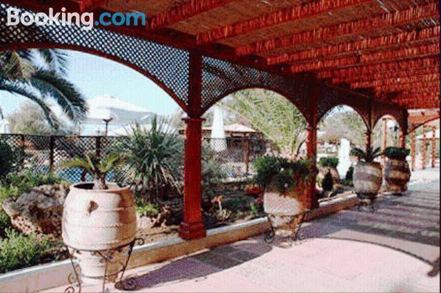 Crithoni's paradise hotel
