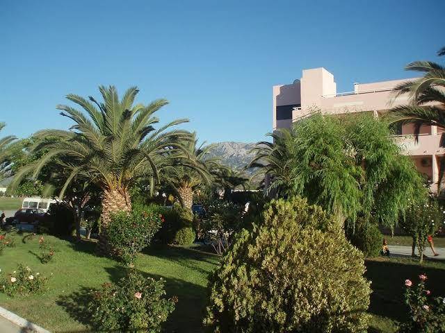 Roseland's Hotel Image