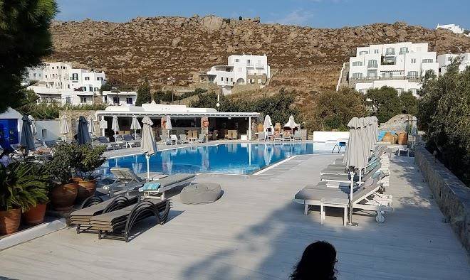 Kamari hotel