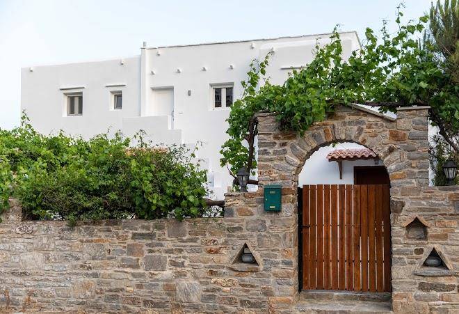 Ninemia naxos suites