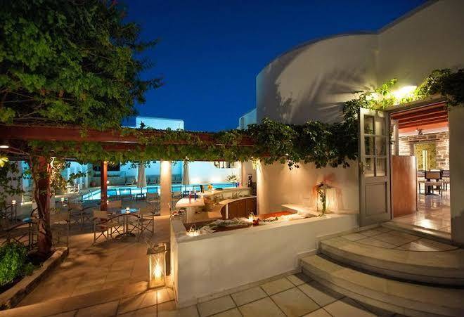 Mr & mrs white paros