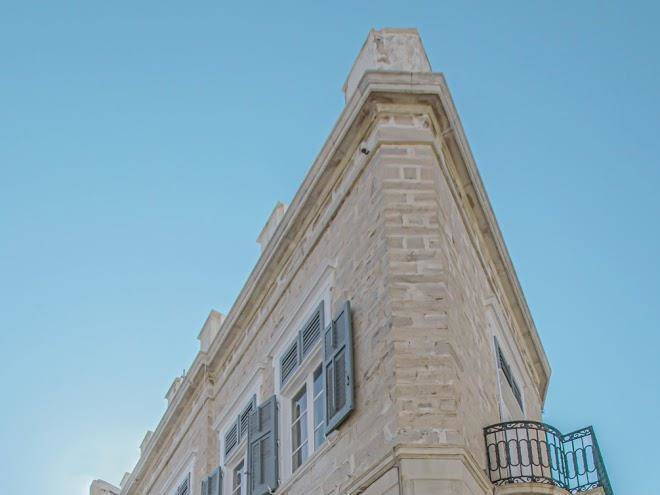 Clock wise syros
