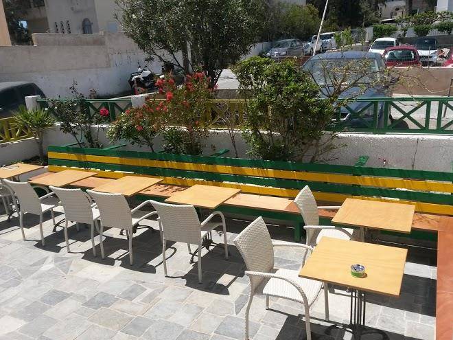 Fira backpackers place