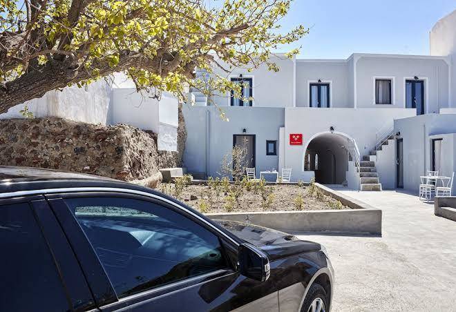 La maltese oia luxury suites
