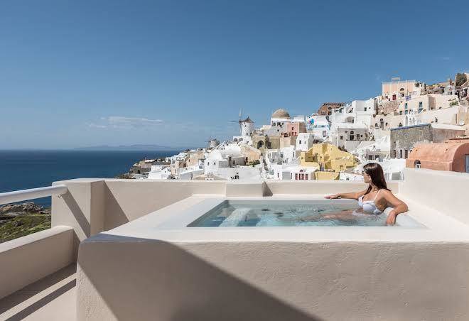 Oia castle luxury suites