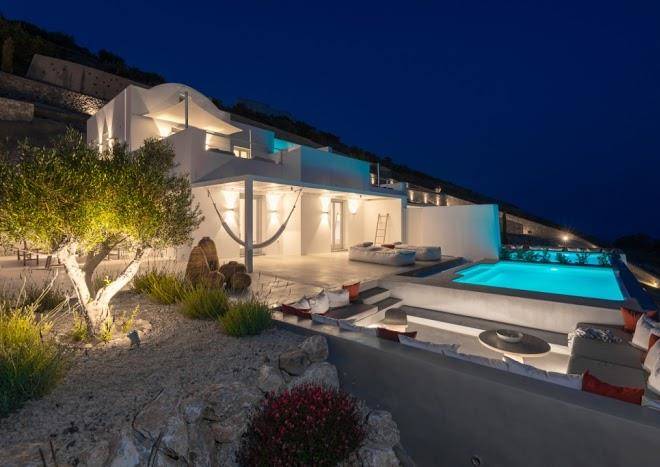 Santorini heights luxury suites