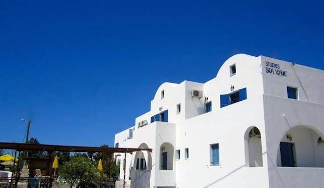 Sea wave hotel