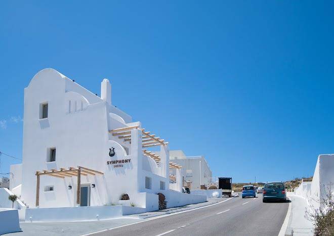 Symphony suites santorini