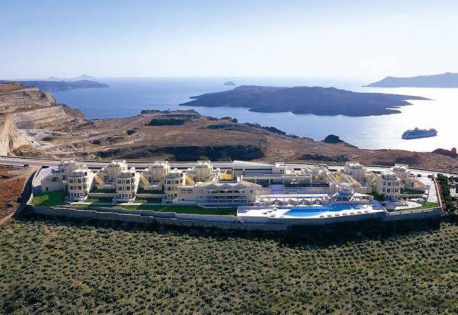 The majestic hotel santorini
