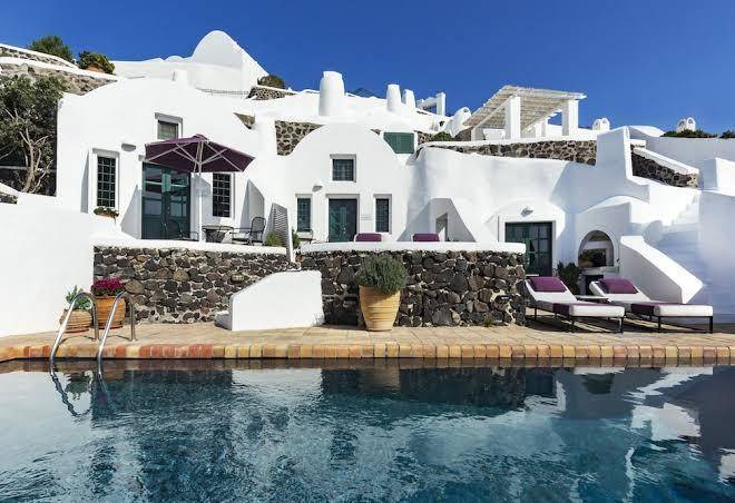 The vasilicos caldera heritage suites