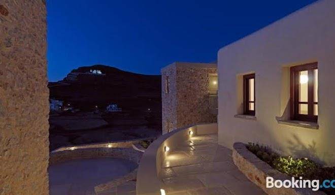 Themonies luxury suites