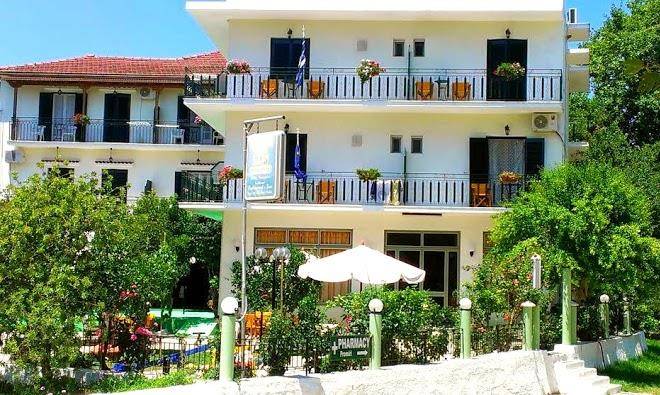 Des Roses Hotel Image