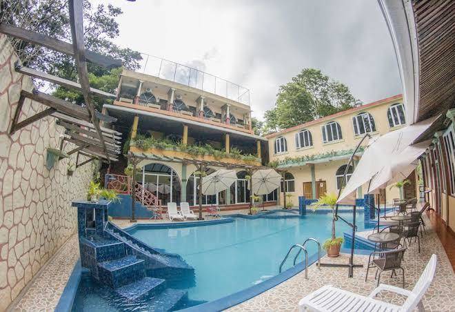 Hotel ribiera del lago peten itza