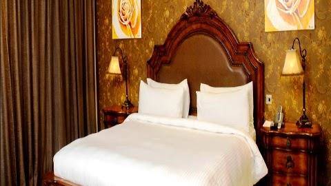 Victoria crown plaza hotel