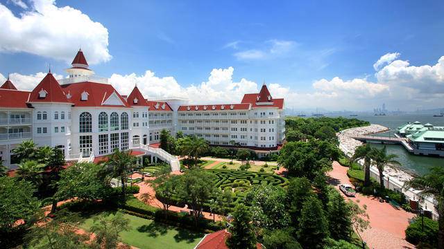 Hong Kong Disneyland Hotel Image