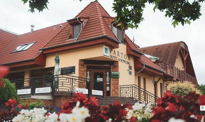 Parton Hotel & Bowling Image