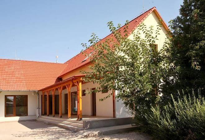 Bolyi gyogylovas vendeghaz