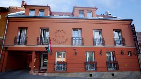 Barbakan hotel and restaurant