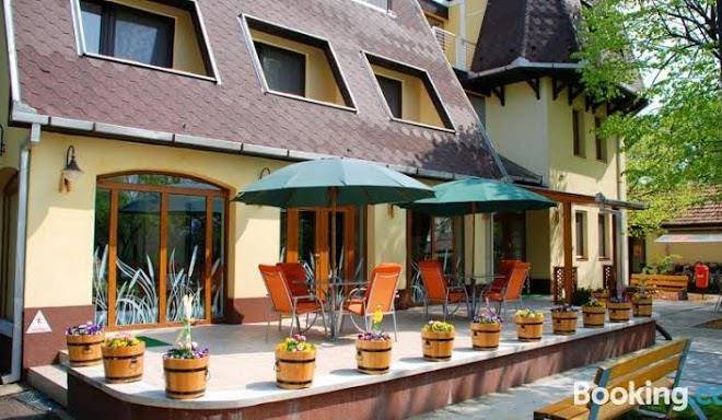 Hotel flora gyoparosfurdo