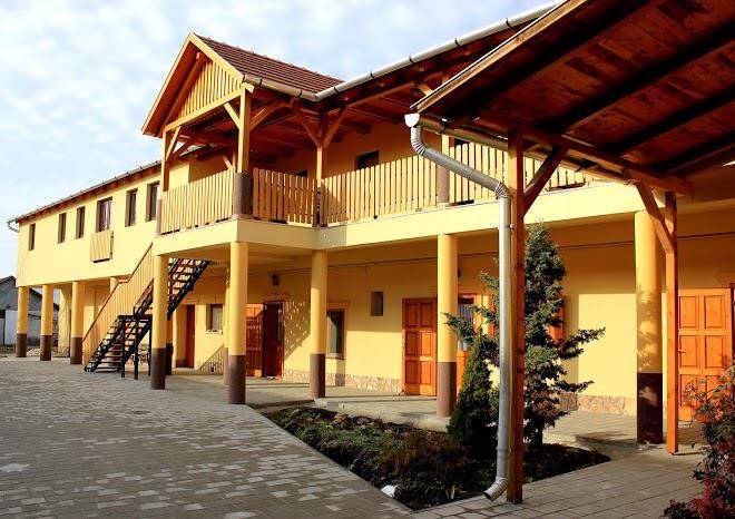 Ezustfenyo Vendeghaz Image