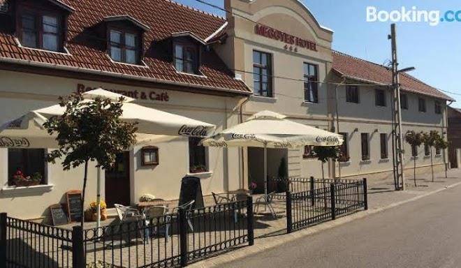 Meggyes hotel