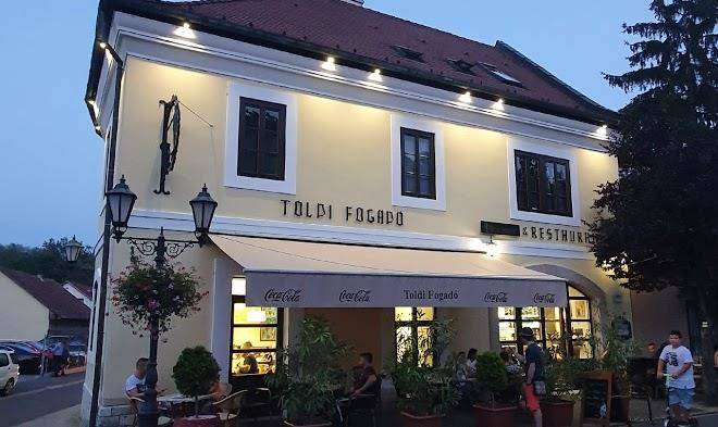 Toldi inn