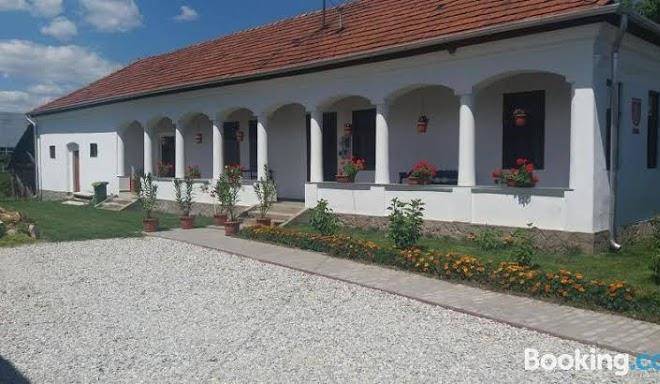 Heni vendeghaza