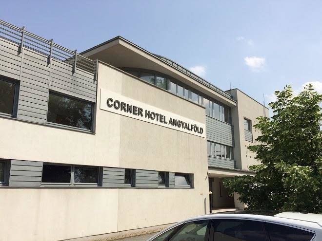 Corner hotel angyalfold