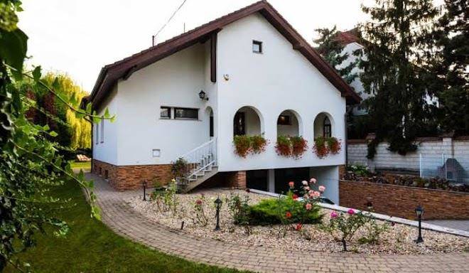 Mercedes garden