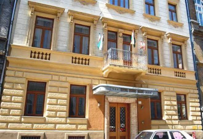 Hotel queen mary budapest