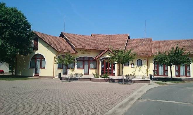 Borostyan etterem forraskut