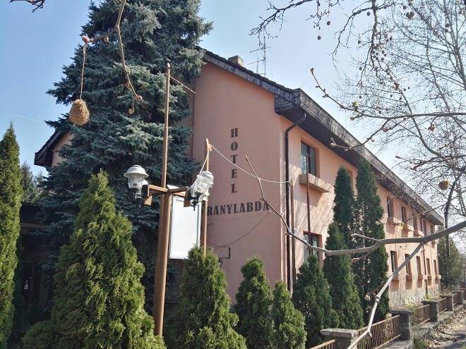 Aranylabda hotel es etterem rendezvenyhaz