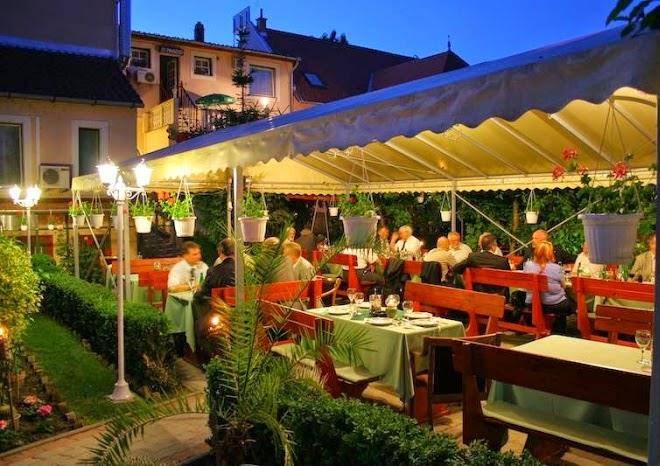 Illes Hotel Es Stuszi Vadasz Etterem Image