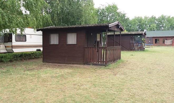 Sziksosfurdo naturista strand es kemping