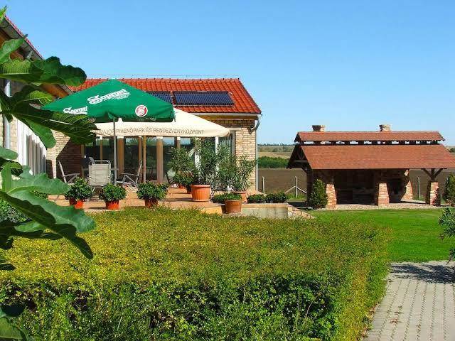 Palmajor pihenopark es rendezvenykozpont