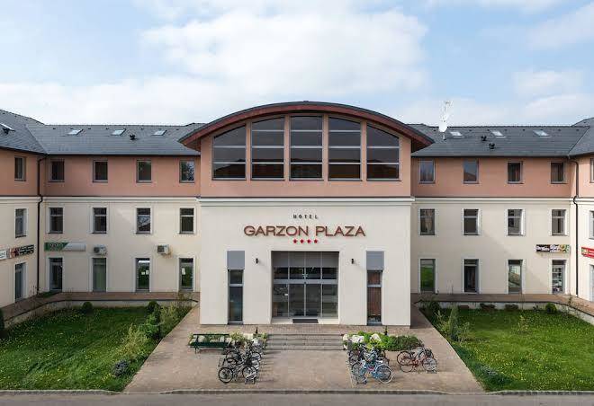 Hotel garzon plaza