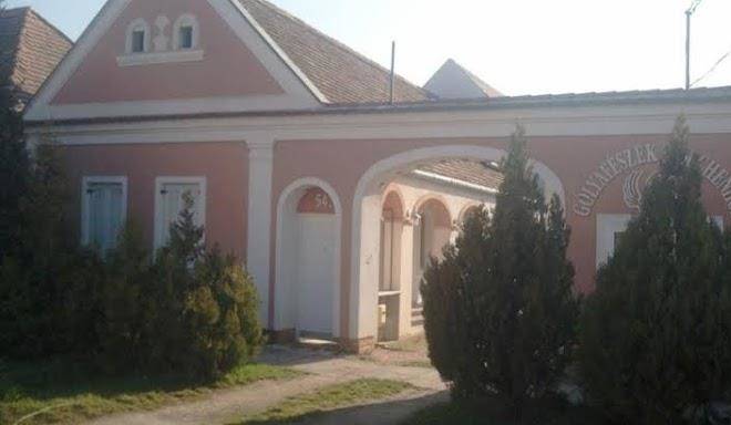 Golyafeszek vendeghaz